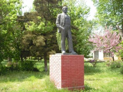 Прикрепленное изображение: 3 Памятник В.И.Ленину в с.Мирном.jpg